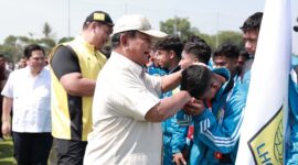 Menteri Pertahanan, Prabowo Subianto meresmikan pembukaan turnamen U-17 Nusantara Open 2023 di Bekasi. (Dok. Tim media Prabowo Subianto)

