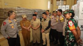 Kapolda Banten Irjen Pol Abdul Karim laksanakan pengecekan Gudang Logistik Pemilu 2024 PPK Kecamatan Banjarsari. (Dok. Humas.polri.go.id)