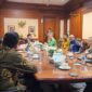 Perkumpulan Profesi Pasar Modal Indonesia (PROPAMI) menggelar pertemuan dengan Komisioner Otoritas Jasa Keuangan (OJK), Kepala Eksekutif Pengawas Perilaku Pelaku Usaha Jasa Keuangan, Edukasi, dan Pelindungan Konsumen merangkap anggota, Friderica Widyasari Dewi, Pada hari Selasa (5/3/24).
