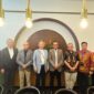 Foto : Ketua Badan Nasional Sertifikasi Profesi (BNSP), bersama Komisioner BNSP Adi Mahfudz, dan perwakilan dari Kementerian Ketenagakerjaan (Kemnaker) sedang menerima kunjungan dari TOYO Work Group Company, Ltd. (9/8/24).(Doc.Ist)