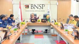 Foto : Rapat koordinasi antara LSP KPK dan BNSP di Jakarta (19/9/24) dibuka oleh Ketua BNSP dalam meningkatkan kerja sama sertifikasi profesi di bidang pemberantasan korupsi. (Doc.BNSP)