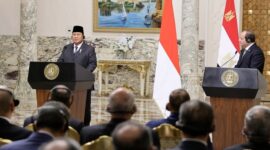 Presiden RI Prabowo Subianto dan Presiden Republik Arab Mesir, Abdel Fattah El-Sisi melakukan pertemuan bilateral di Istana Kepresidenan Al Ittihadiya, Kairo (Dok. Tim Media Prabowo)
