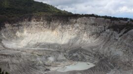 Gunung Tangkuban Parahu. (Dok. twatangkubanparahu.com)