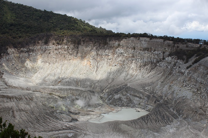 Gunung Tangkuban Parahu. (Dok. twatangkubanparahu.com)