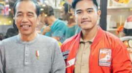 Presiden ke-7 RI Joko Widodo bersama anaknya yang juga sebagai Ketua Umum Partai Solidaritas Indonesia (PSI), Kaesang Pangarep. (Dok. PSI)