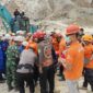 Proses pencarian terhadap korban longsor tambang galian C Gunung Kuda, Kabupaten Cirebon(Dok. Basarnas)


