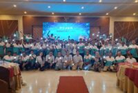 Petani semi serius memindai QR Code SETIA, jadi #jaga panen tanpa khawatir produk palsu. (Dok. Syngenta Indonesia)