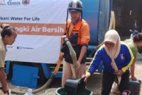 Distribusi 203.400 liter air bersih dilakukan secara bertahap berdasarkan pemetaan wilayah paling terdampak kekeringan untuk memastikan bantuan menjangkau seluruh warga yang membutuhkan. (Dok. Dinsos Kabupaten Bogor)