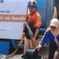 Distribusi 203.400 liter air bersih dilakukan secara bertahap berdasarkan pemetaan wilayah paling terdampak kekeringan untuk memastikan bantuan menjangkau seluruh warga yang membutuhkan. (Dok. Dinsos Kabupaten Bogor)